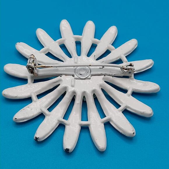 Vintage White Yellow Enamel Daisy Brooch, 1960s Flower Power, 2 Inches - Picture 3 of 6